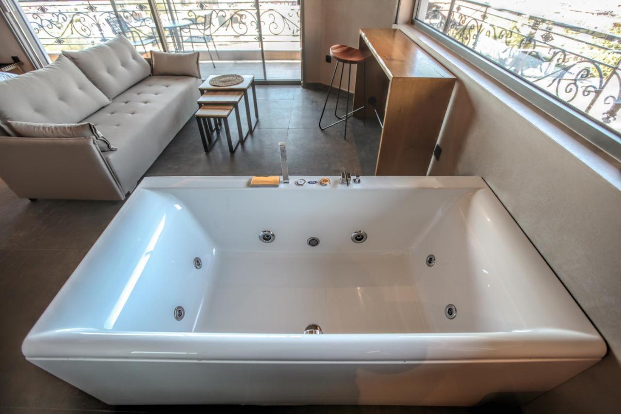 Meteora Heaven And Earth Premium Suites - Adults Friendly Kalampáka Luaran gambar
